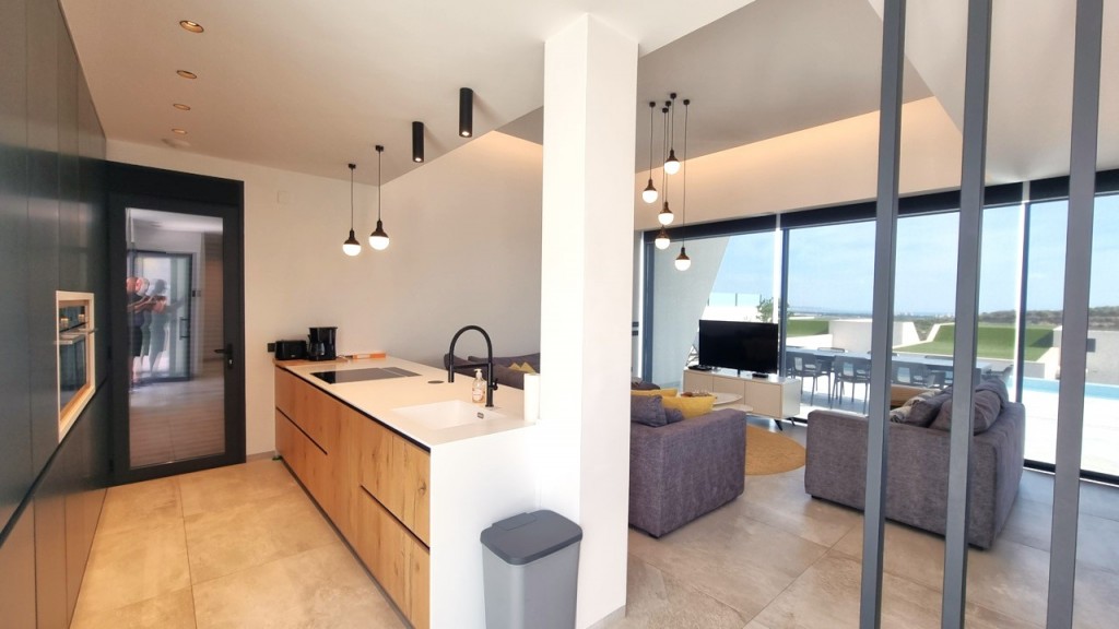 4-Bedroom Villa in Rojales - Image 5