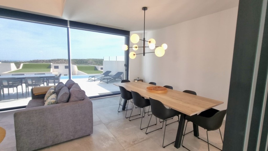 4-Bedroom Villa in Rojales - Image 6