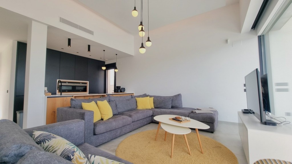 4-Bedroom Villa in Rojales - Image 7