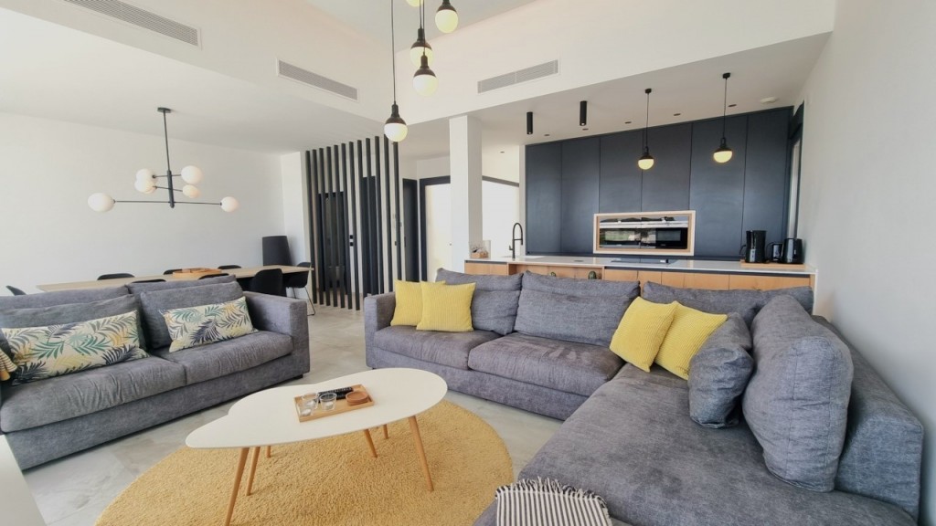 4-Bedroom Villa in Rojales - Image 8