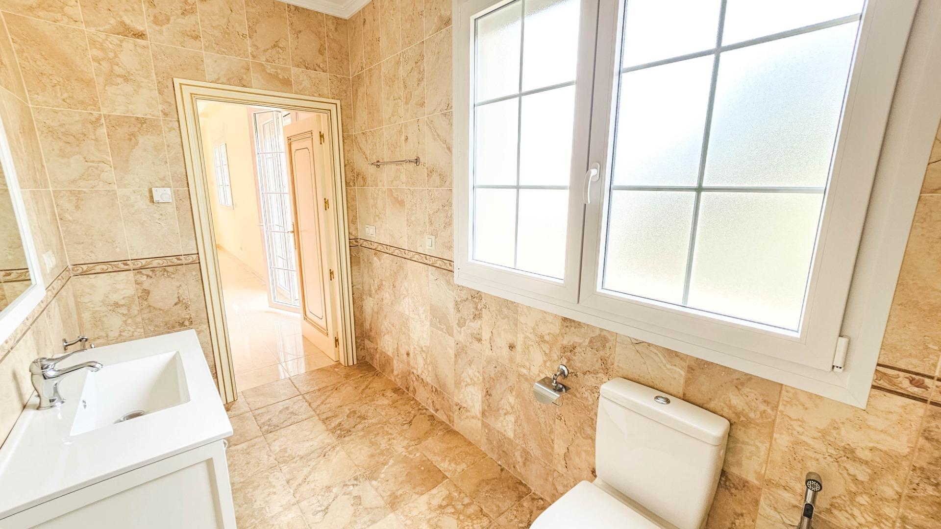 7-Bedroom Villa in Cabo Roig - Image 15