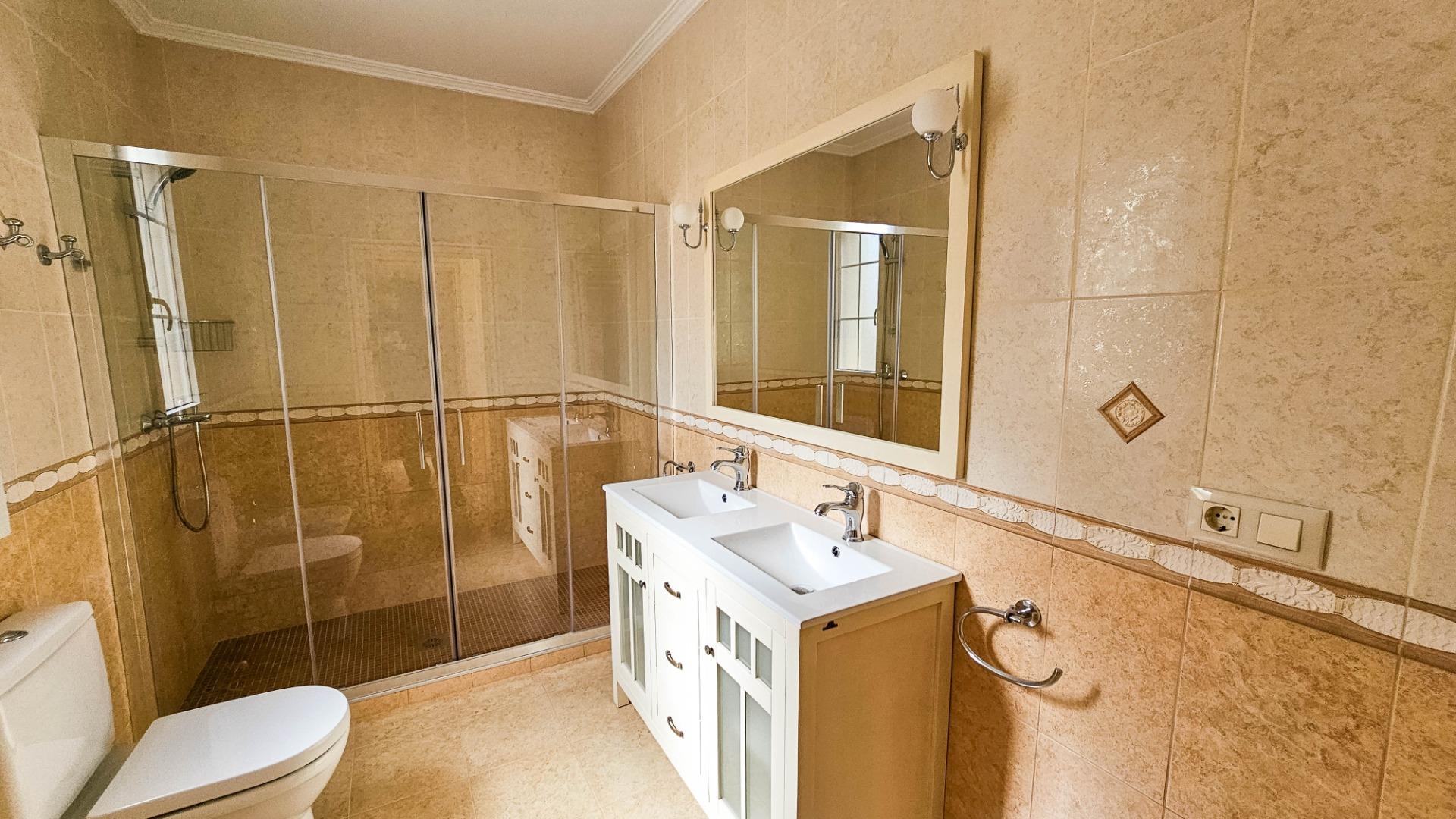 7-Bedroom Villa in Cabo Roig - Image 19