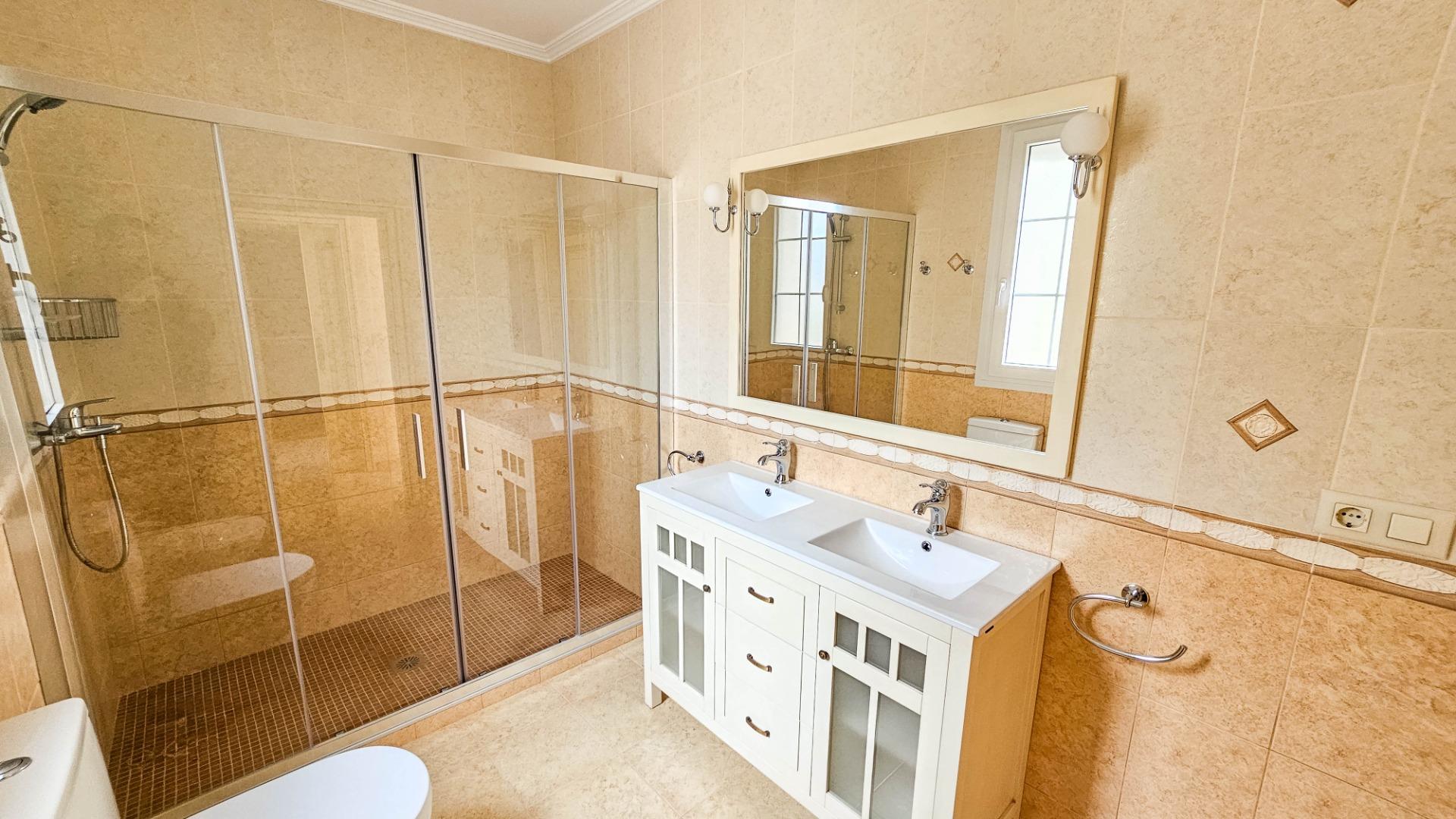 7-Bedroom Villa in Cabo Roig - Image 21