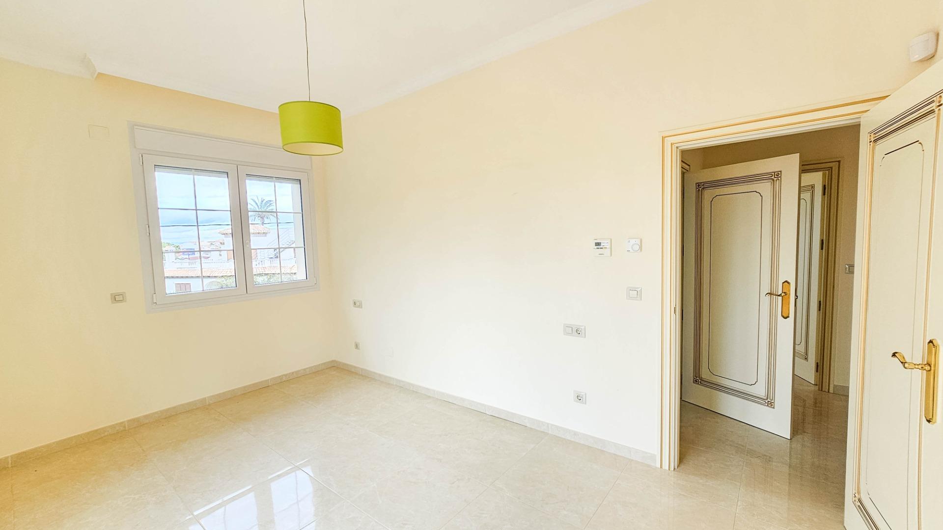 7-Bedroom Villa in Cabo Roig - Image 28