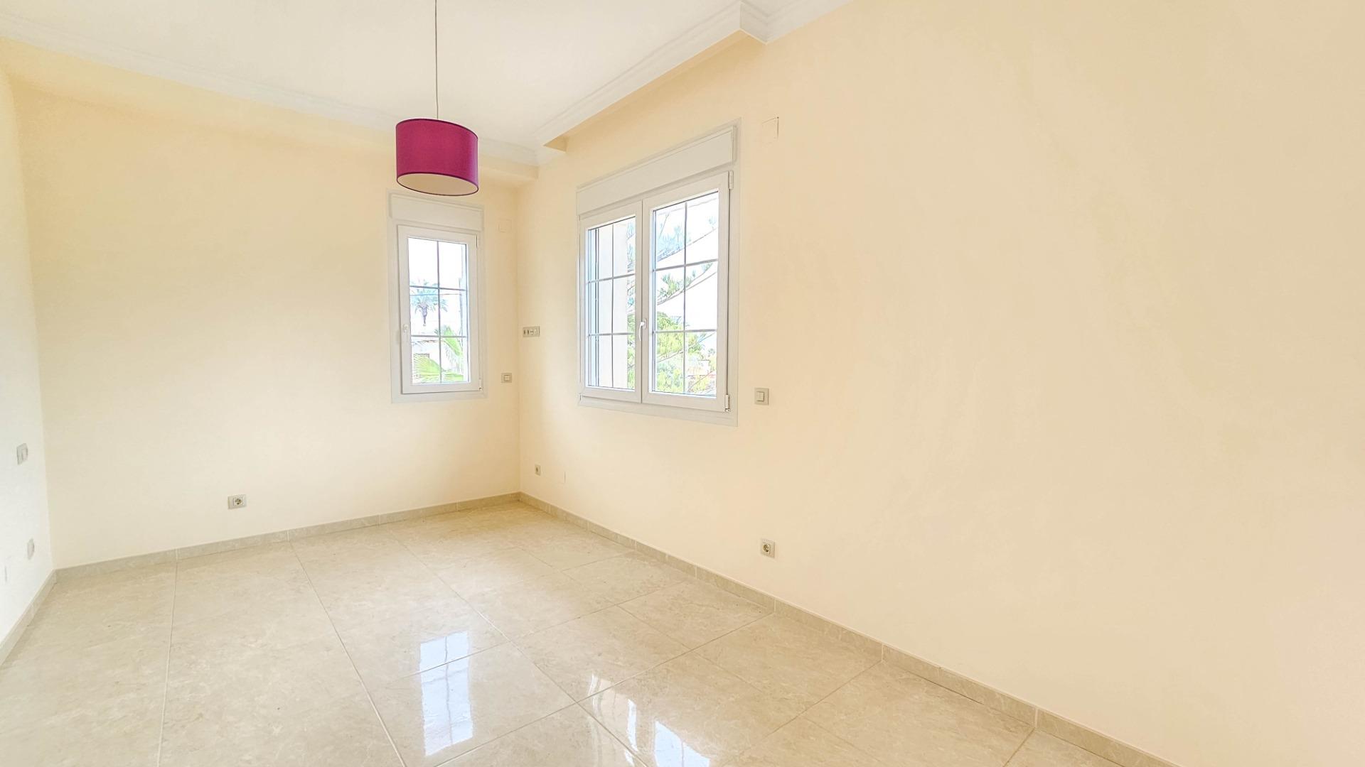 7-Bedroom Villa in Cabo Roig - Image 32