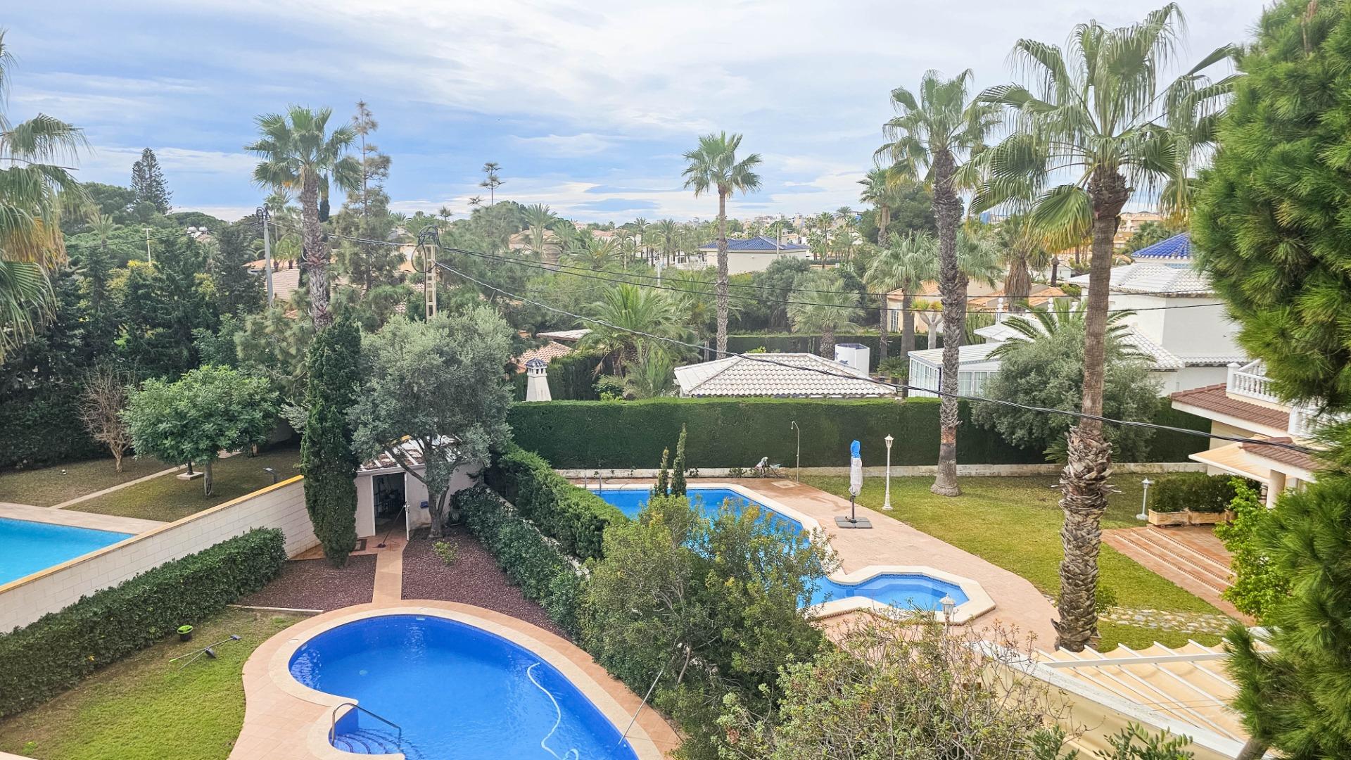 7-Bedroom Villa in Cabo Roig - Image 39