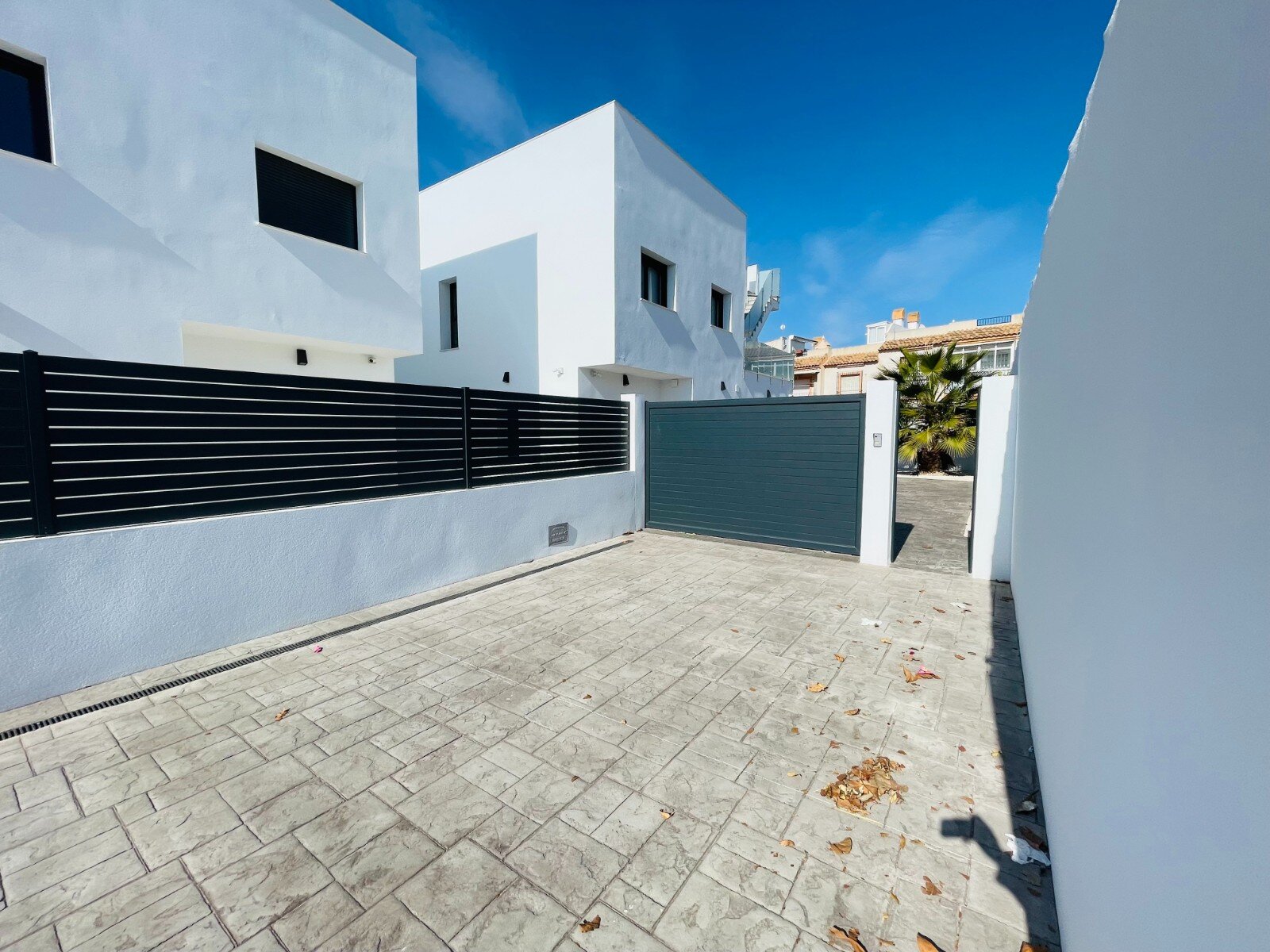 5-Bedroom Detached House in Torrevieja - Image 10