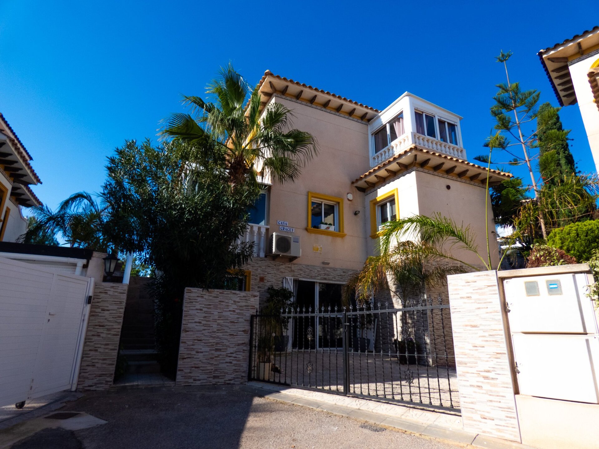 Villa met 4 Slaapkamers in Playa Flamenca, Orihuela Costa - Image 1