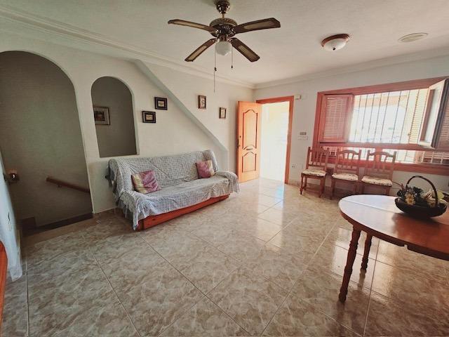 4-Bedroom Villa in Pueblo, Guardamar del Segura - Image 10