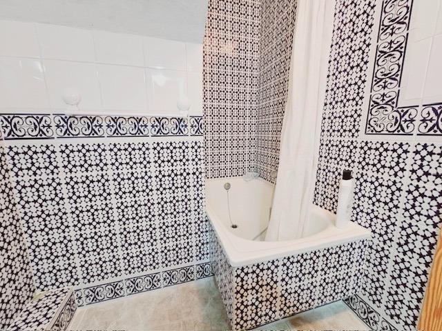 4-Bedroom Villa in Pueblo, Guardamar del Segura - Image 3